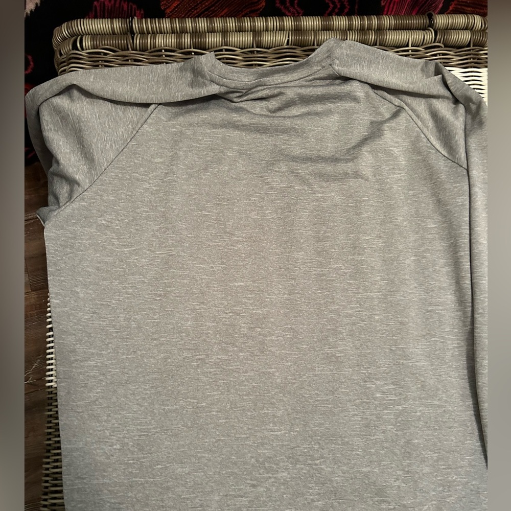 Size small - Picture 2 of 2